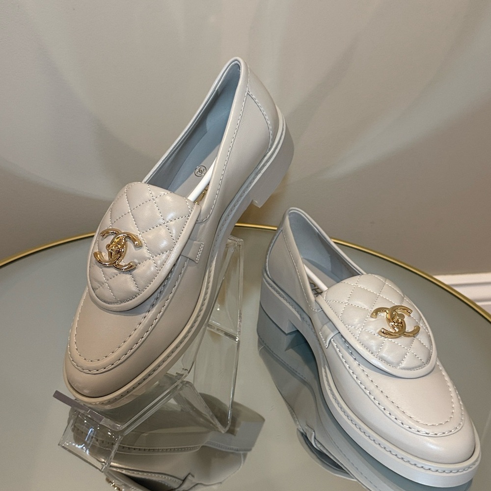 CHANEL 25B Turnlock CC Interlocking Quilted lambkin leather loafers sz 37.5 - Picture 4 of 17